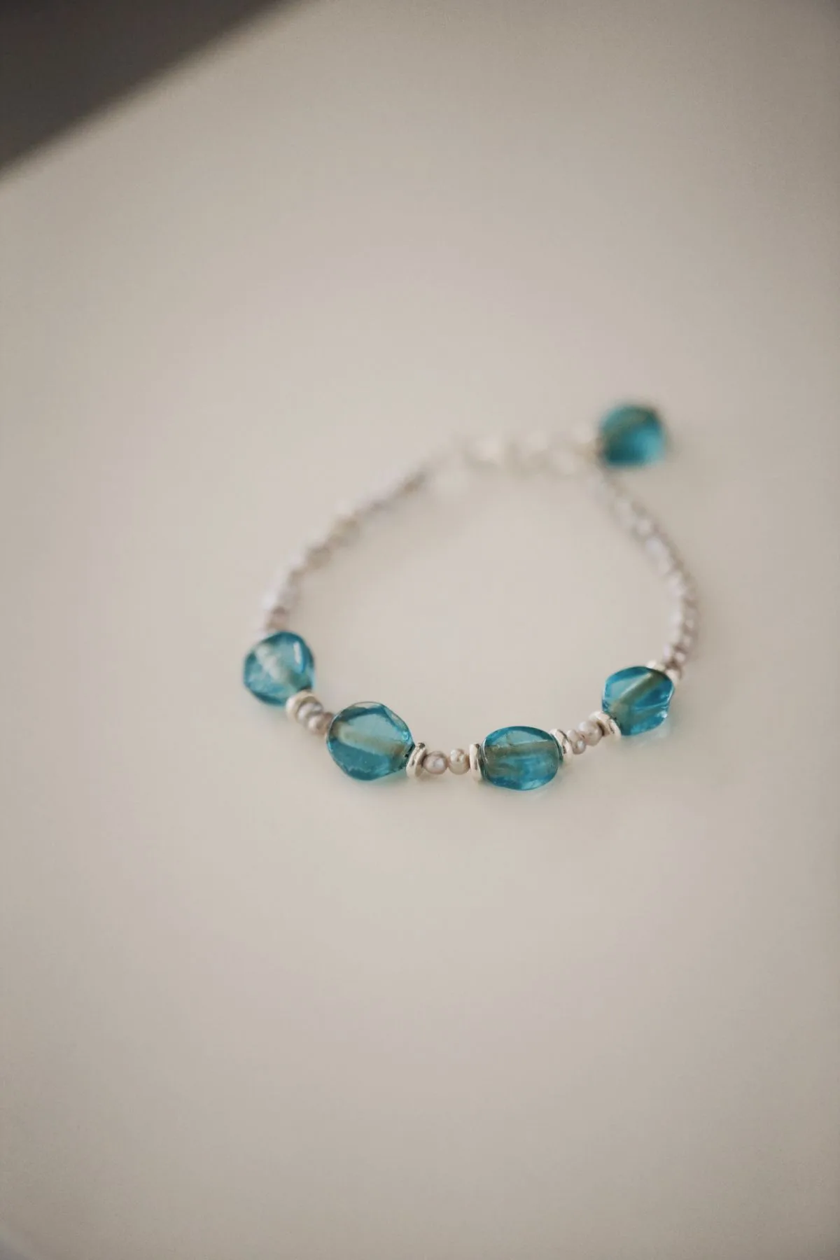 Handmade bracelet with teal semi-precious stones and ivory seed beads